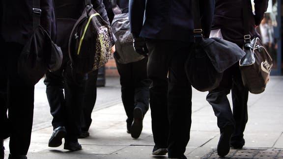 Parents in England warned over a delayed start to school in September
