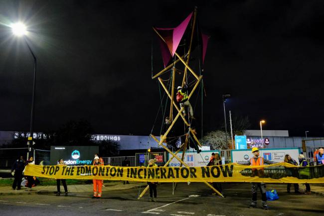 Protesters blocked access to the Edmonton Incinerator (photo Extinction Rebellion)