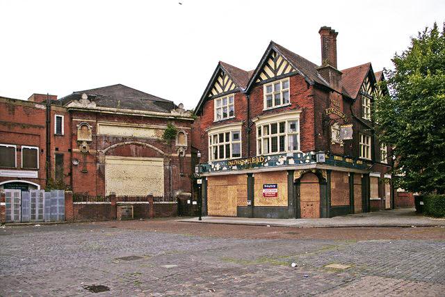 The Kings Head was situated on Enfield Market Place, Enfield Town. A Mitchell's & Butler pub which closed in 2007.  This pub has now reopened