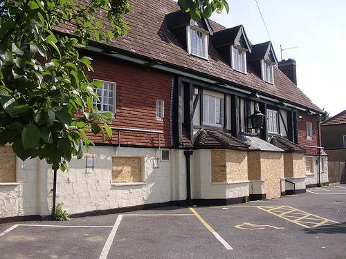 The White Horse was situated at 265 High Street, Enfield. This pub closed in 2010.