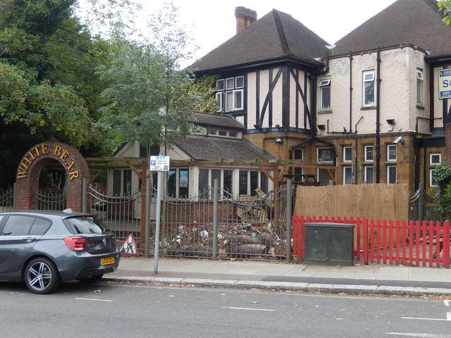 The White Bear was situated at 56 The Burroughs, Hendon. This pub closed in 2008. It was known at time of closure as The Footman & Firkin, then a bar/restaurant called Fernandez, which closed in 2010.