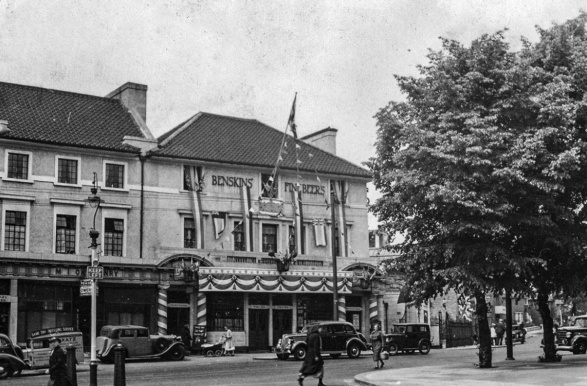 The Royal Oak was situated at 1117 Finchley Road, Temple Fortune, NW11