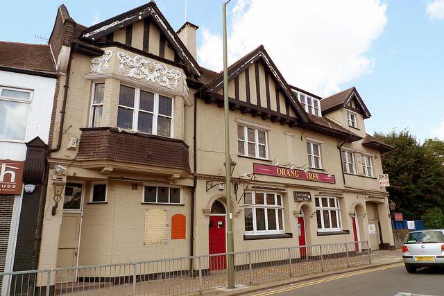The Orange Tree was situated at 2 Friern Barnet Lane. This pub was also known as The Grove.